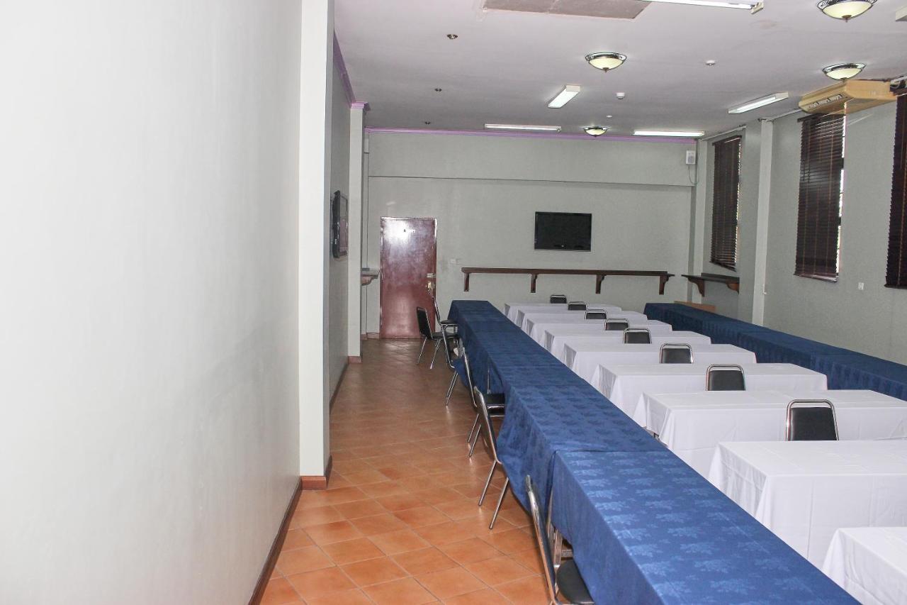 The Congress Hotel Accra Exteriör bild