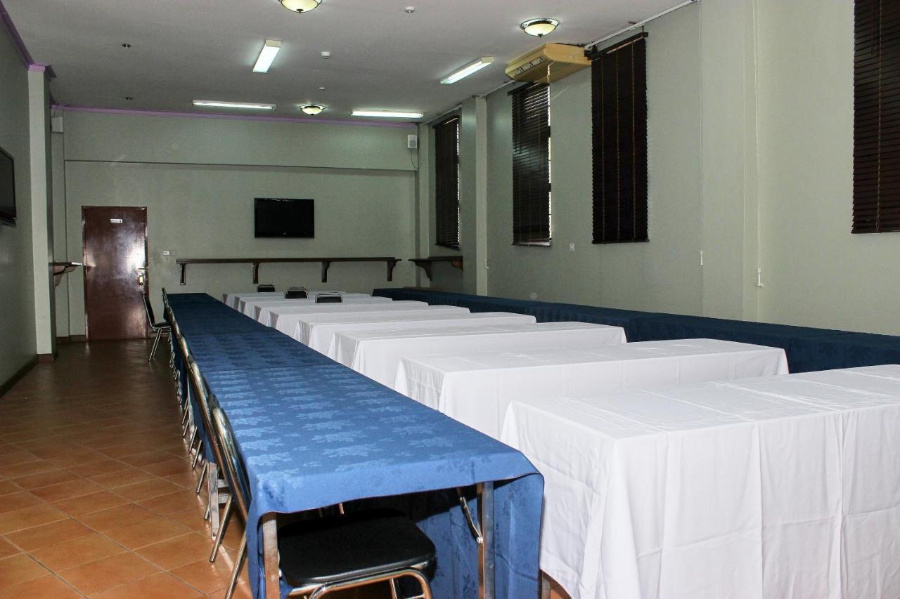 The Congress Hotel Accra Exteriör bild